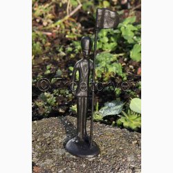 Figur garder m/flag H: 22 cm i stbejern