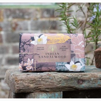 Fast h�nds�be Indian Sandalwood, Sandeltr� � 190 g | The English Soap Company
