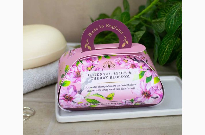 Fast h�nds�be gave�ske � Oriental Spice &amp; Cherry Blossom, Kirseb�rblomst  � 260 g � The English Soap Company
