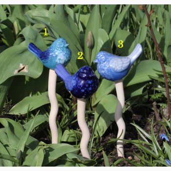 Fugle i keramik bl nuancer p pind med fjeder 10 cm hj og med pind 30 cm hj, vlg