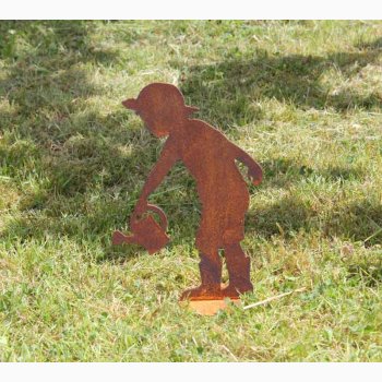 Gartner Dreng p plade i jern med rustrd patina H:18 cm