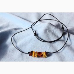 Halskde med miks ravstykker poleret i ldersnre