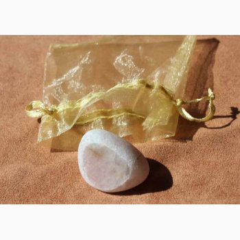 Rosakvarts med frostet udseende i gylden gazepose - Flodkrystal