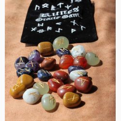 Rune orakel sten i medflgende pose