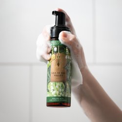 Skumh�nds�be � Lily of the Valley / Liljekonval � med aloe vera &amp; vitamin E � 200 ml, The English Soap Company