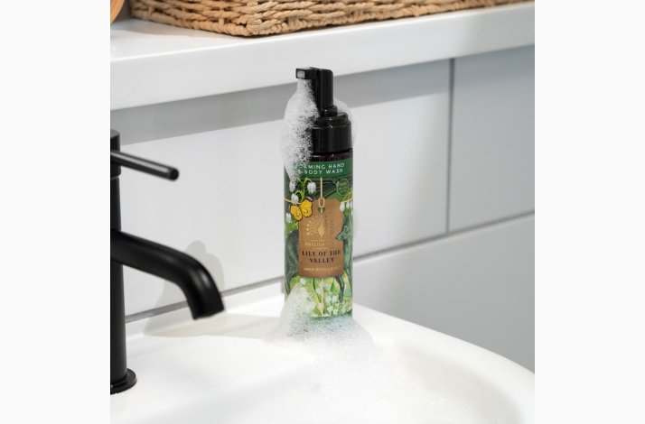Skumh�nds�be � Lily of the Valley / Liljekonval � med aloe vera &amp; vitamin E � 200 ml, The English Soap Company