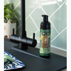 Skumh�nds�be � Lily of the Valley / Liljekonval � med aloe vera &amp; vitamin E � 200 ml, The English Soap Company