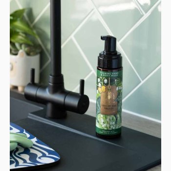 Skumh�nds�be � Lily of the Valley / Liljekonval � med aloe vera & vitamin E � 200 ml, The English Soap Company