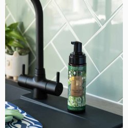 Skumh�nds�be � Lily of the Valley / Liljekonval � med aloe vera &amp; vitamin E � 200 ml, The English Soap Company