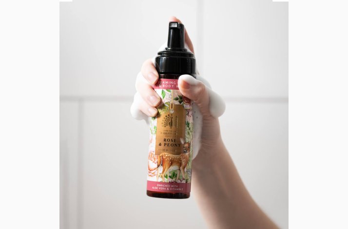 Skumh�nds�be � Rose &amp; Peony  � med aloe vera &amp; vitamin E � 200 ml, The English Soap Company