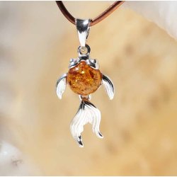 Slv slrhale med rav som svmmer i slv vedhng - Ravsmykke