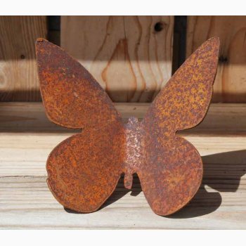 Vgkunst - En sommerfugl som flyver ( B= ca.15 cm) i jern med rustrd patina