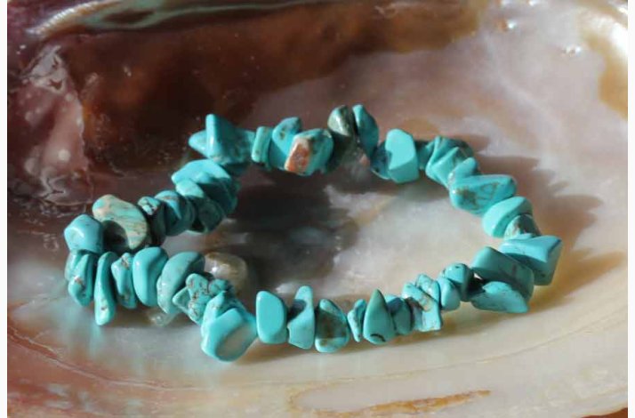 Armbnd turkisfarvet magnesit chip i elastik - Krystal armbnd