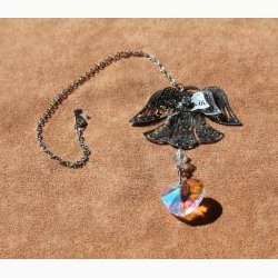 Engel i krystalsnor og hjerteformet klart glas, ophng i metaltrd med krog