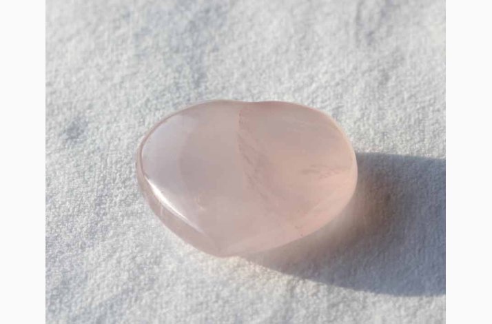 Rosakvarts hjerte krystal (Ca. 4,1 cm)