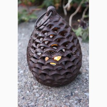 Koglelanterne i stbejern til fyrfadslys